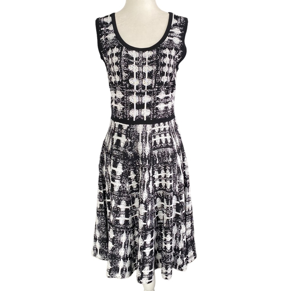 Carmen Marc Valvo Stretch Knit
Sweater Midi Dress Black White Print Medium